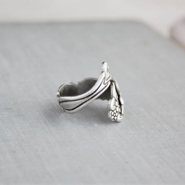 Infinionly Hummingbird Spoon Ring