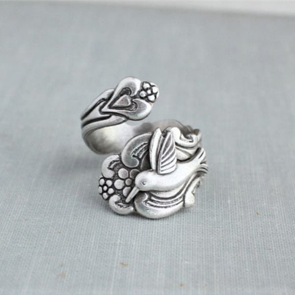 Infinionly Hummingbird Spoon Ring