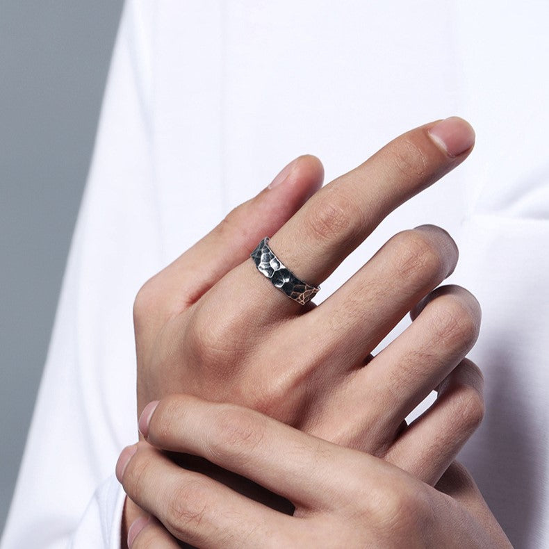 Worldwide Free Shipping Twists and Turns Ring