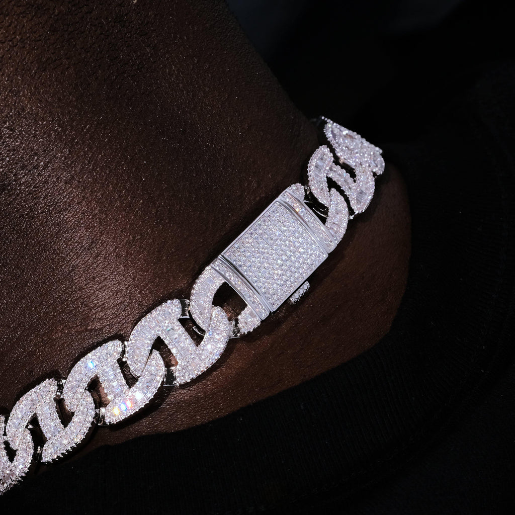INFINIONLY BAGUETTE CHAIN LINK NECKLACE IN WHITE GOLD