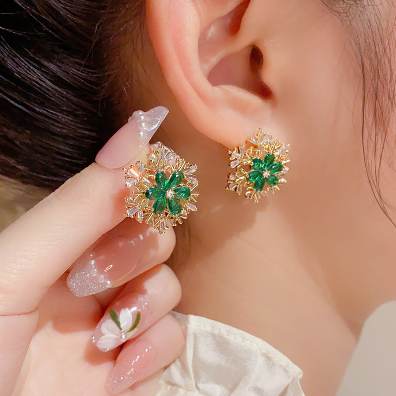 InfinonlySnowflake Rotatable Stud Earrings