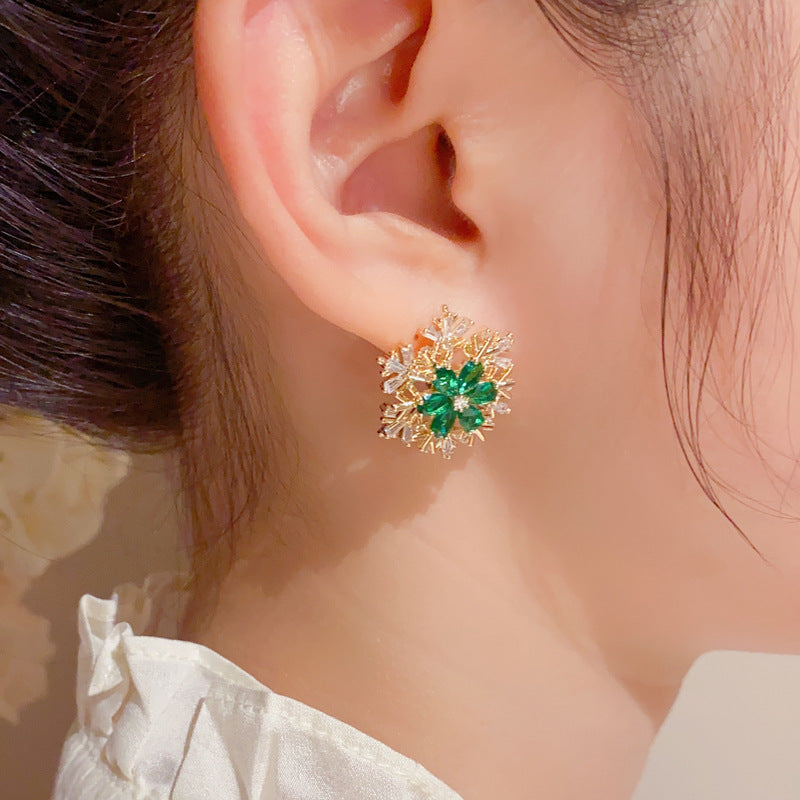 InfinonlySnowflake Rotatable Stud Earrings