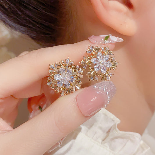InfinonlySnowflake Rotatable Stud Earrings