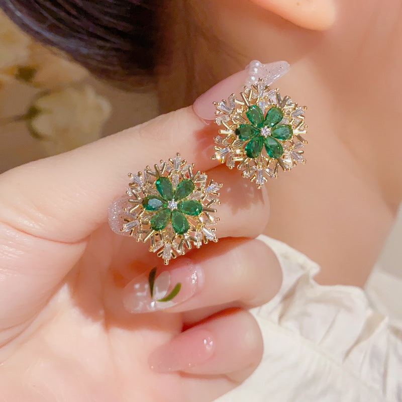 InfinonlySnowflake Rotatable Stud Earrings