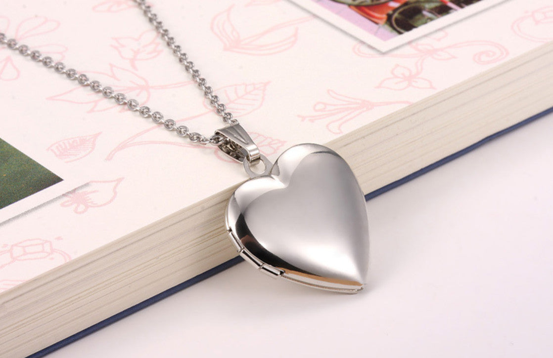 Infinionly Heart Photo Locket Necklace