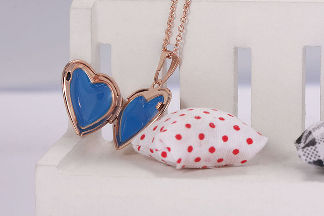 Infinionly Heart Photo Locket Necklace