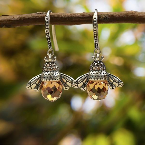 Infinionly Dancing Bee Earrings